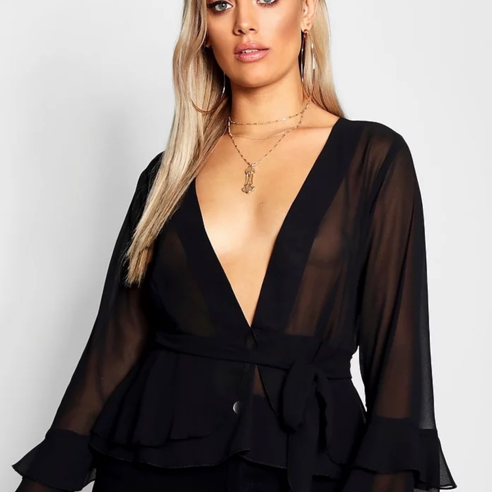 Boo hoo NWT Plus Plunge Knot Wrap Blouse size 18